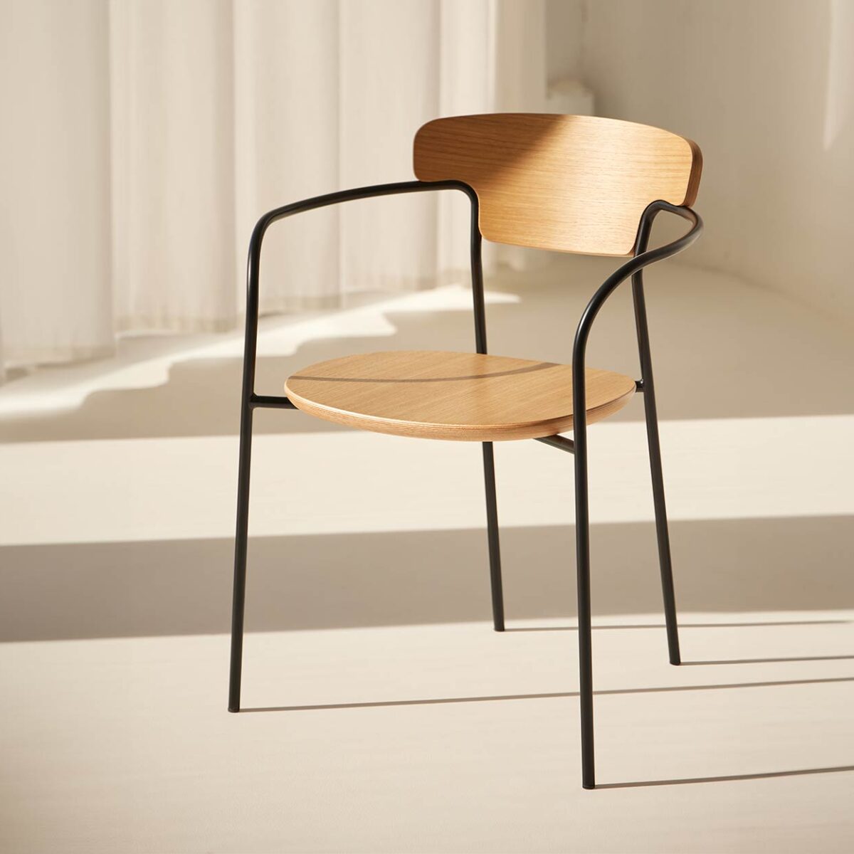 Chaise Pecan