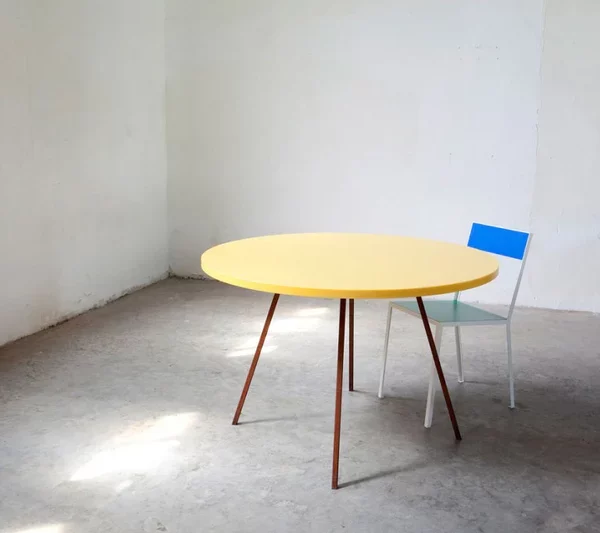 Round table